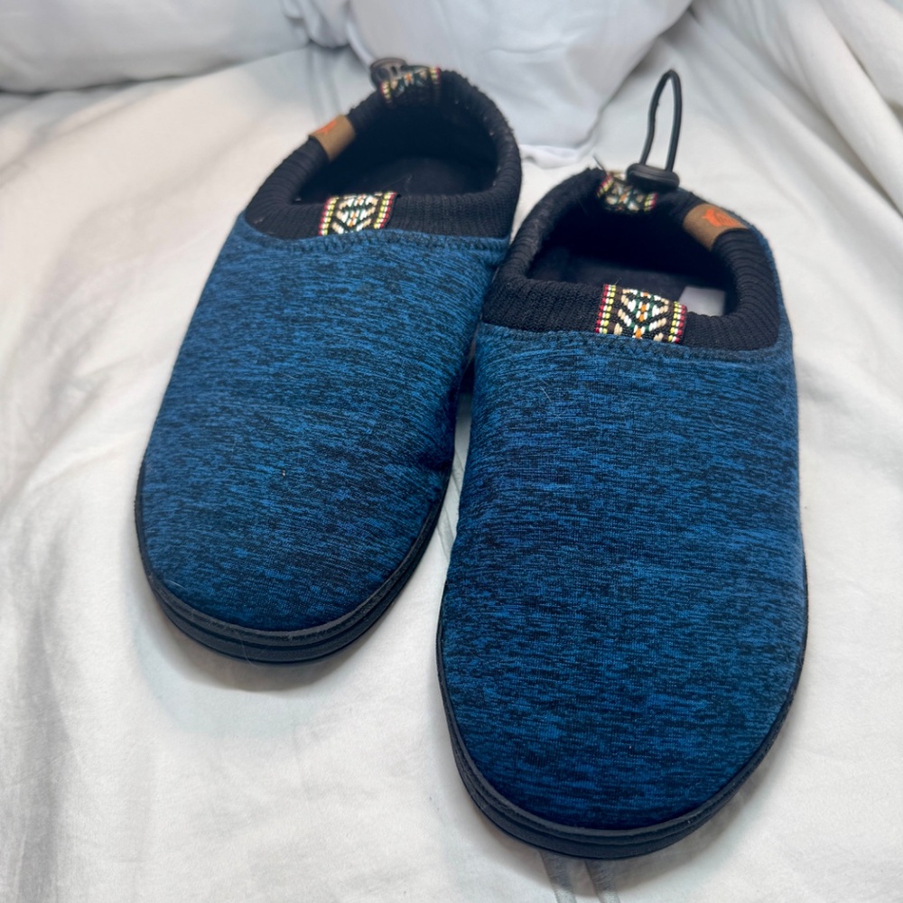 EUC Acorn slippers size 6.5-7.5 womens with adjustable back